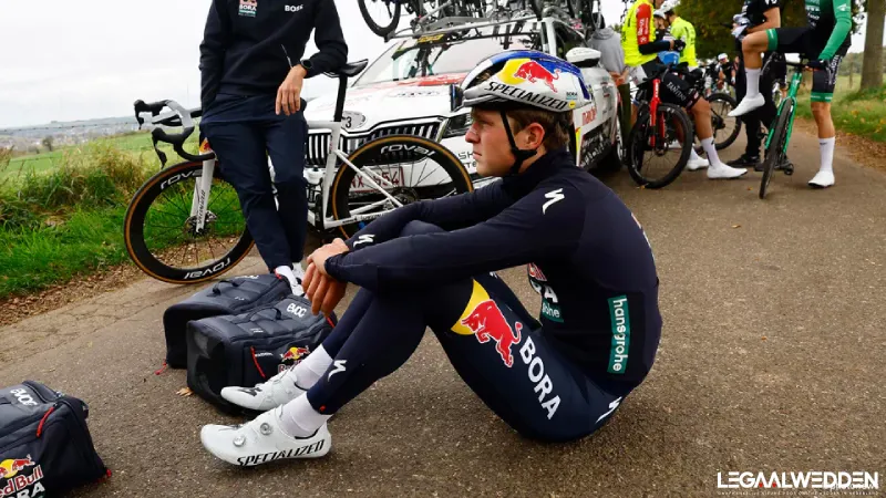 Chaos in Tour of Holland_ derde etappe gestaakt wegens auto's op het parcours