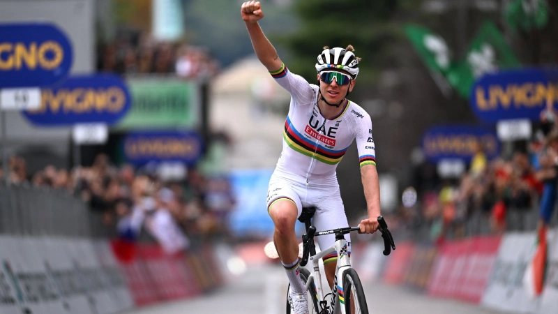 Sublieme Pogačar sloop concurrentie en evenaart record in Ronde van Lombardije