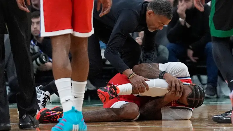 Derrick Jones Jr blessure 6 weken afwezig