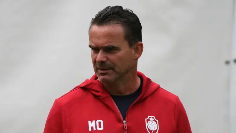 Overmars Antwerp ontslaat coach