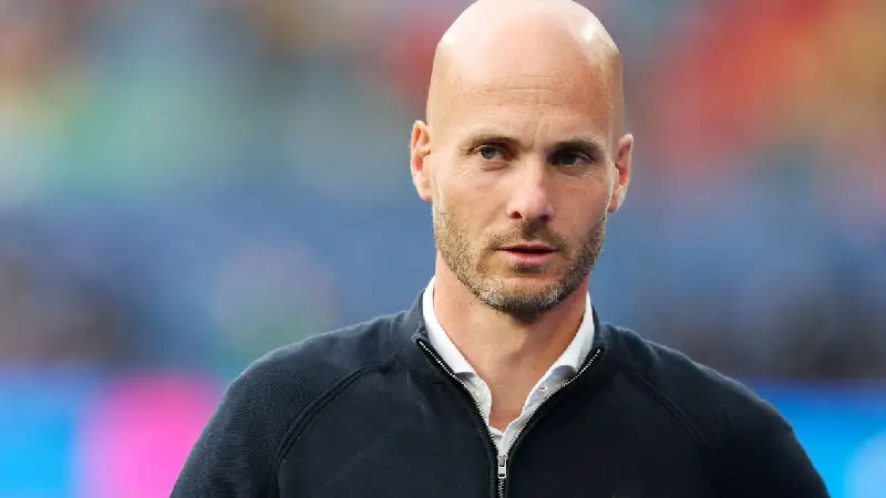 Paul Simonis Wolfsburg ontslagen