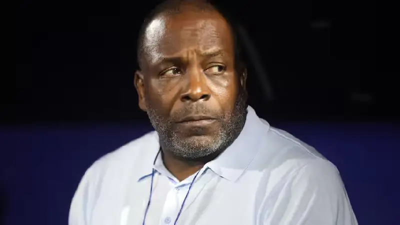 Stanley Menzo treedt af bondscoach Suriname